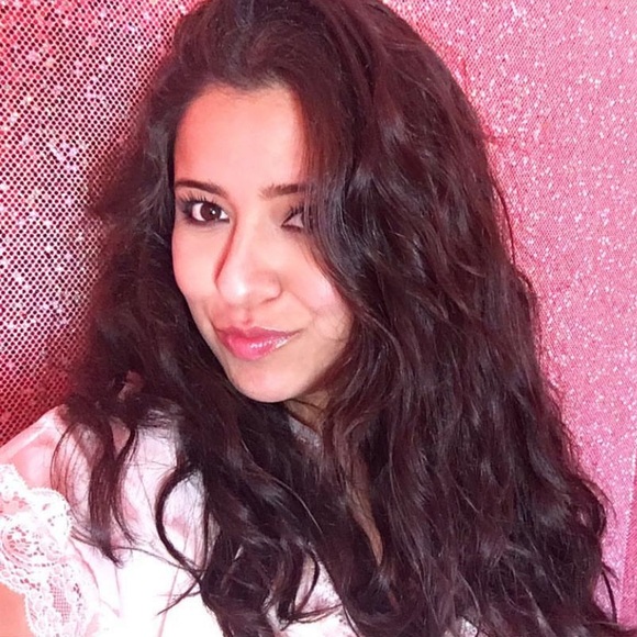 Welcome to my closet 🦋 - Picture 5 of 16